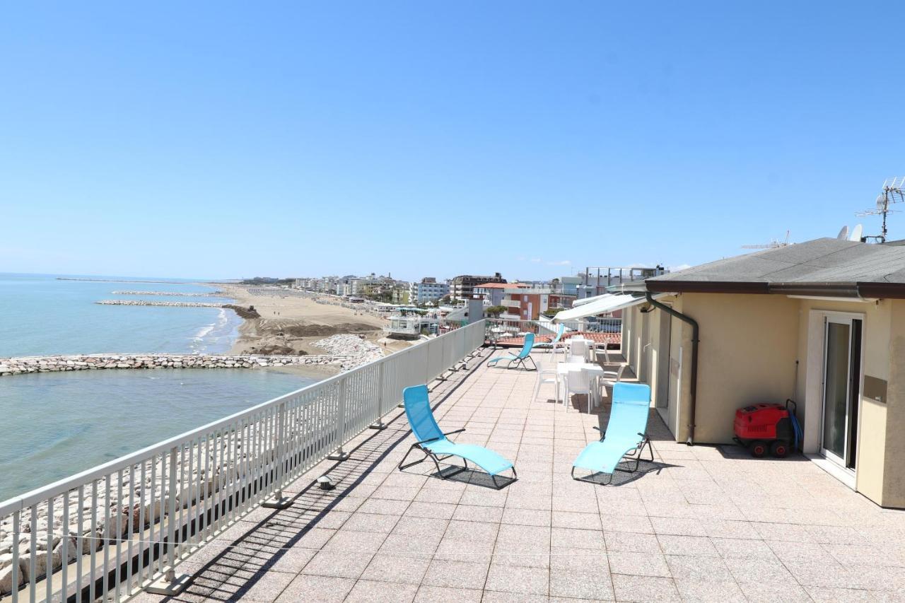Penthouse Attico Mara Lägenhet Caorle Exteriör bild