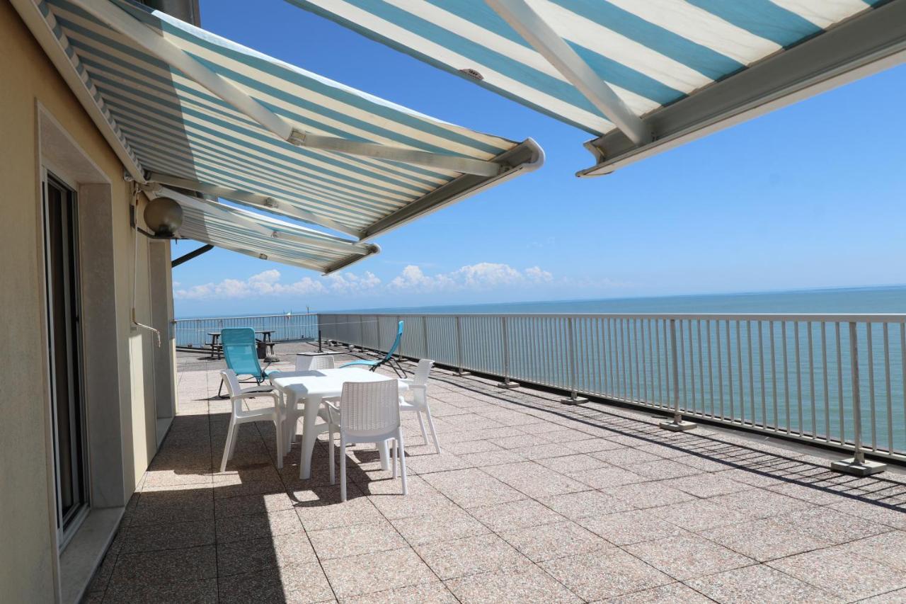 Penthouse Attico Mara Lägenhet Caorle Exteriör bild