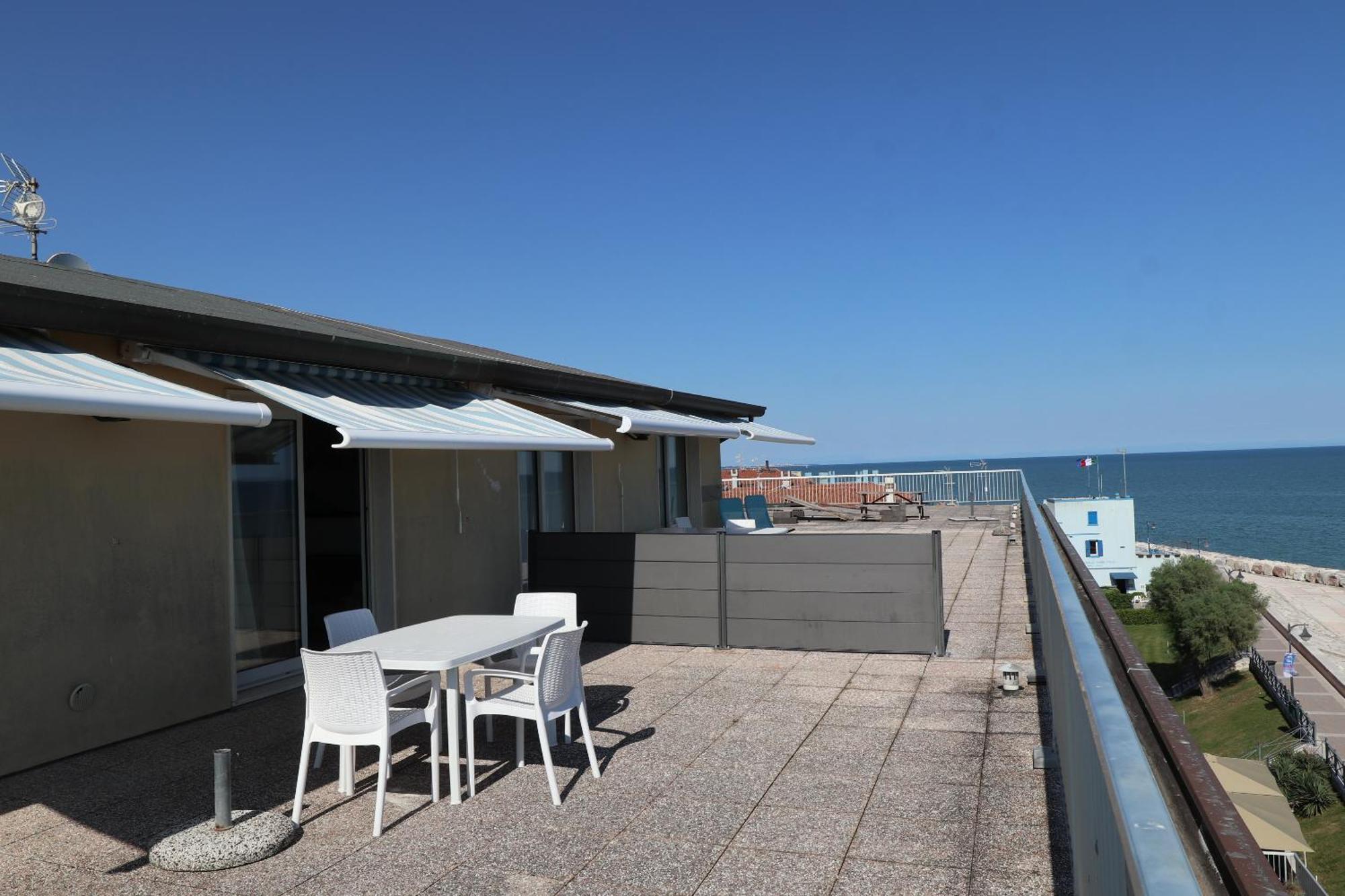 Penthouse Attico Mara Lägenhet Caorle Exteriör bild