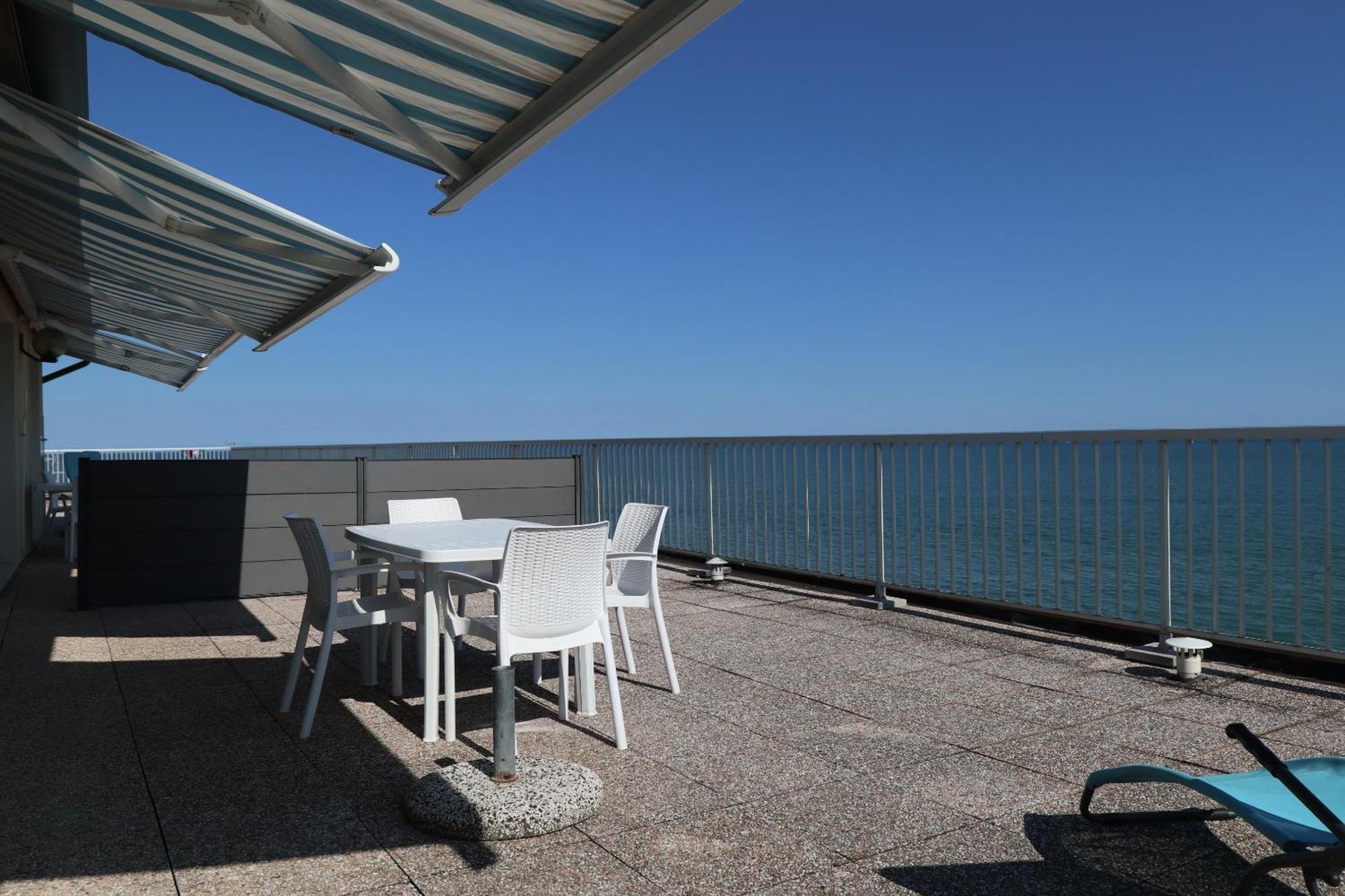 Penthouse Attico Mara Lägenhet Caorle Exteriör bild